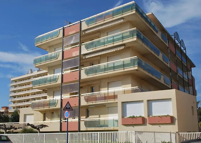 Le Lavandou: 4 Pers, Vue Mer, Proche Plage, Parking - Fr-1-803-27 Le Lavandou