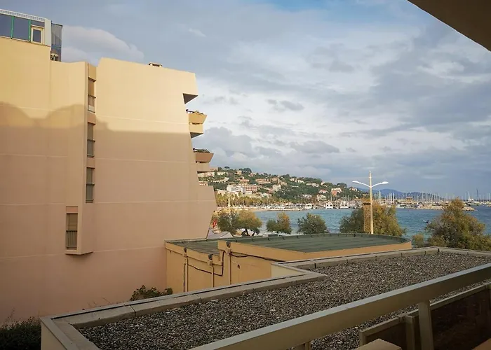 Le Lavandou: 4 Pers, Vue Mer, Proche Plage, Parking - Fr-1-803-27 Le Lavandou